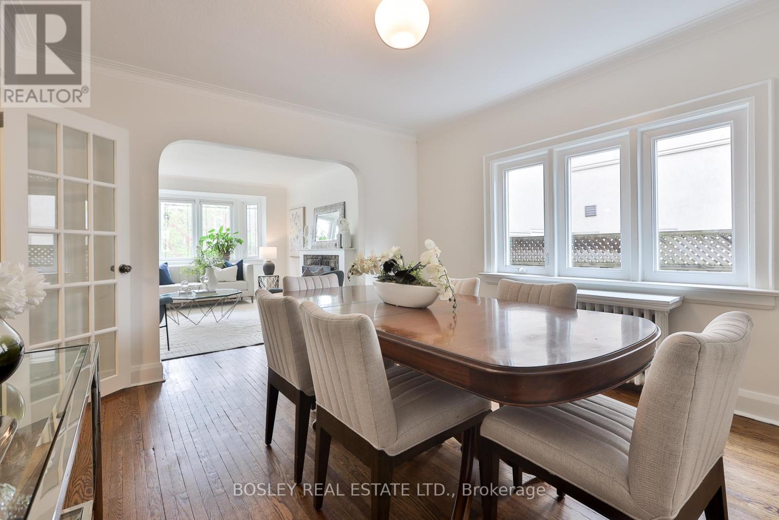 109 Southvale Drive, Toronto, Ontario  M4G 1G4 - Photo 8 - C13094494