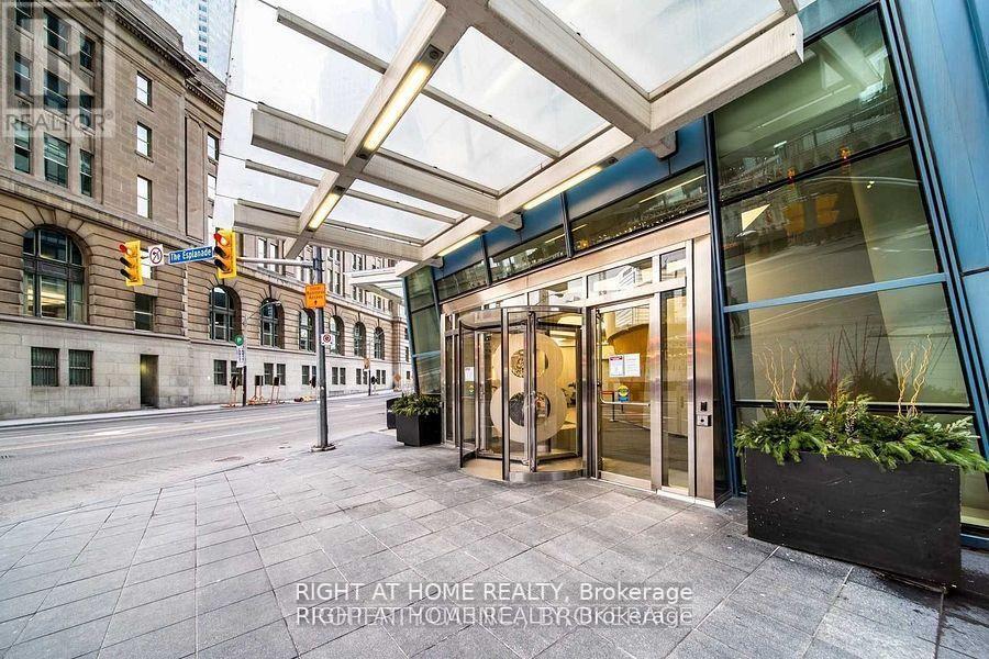 3203 - 8 The Esplanade, Toronto, Ontario  M5E 0A6 - Photo 18 - C13094506