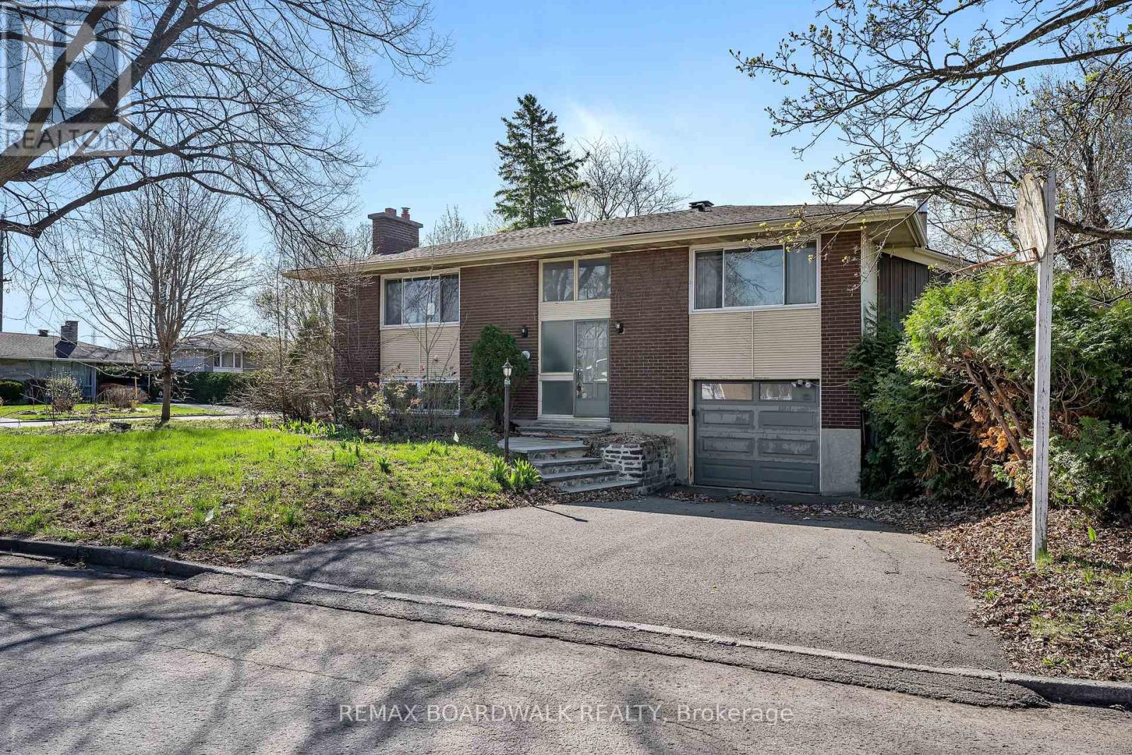 956 GARWOOD AVENUE, Ottawa, Ontario