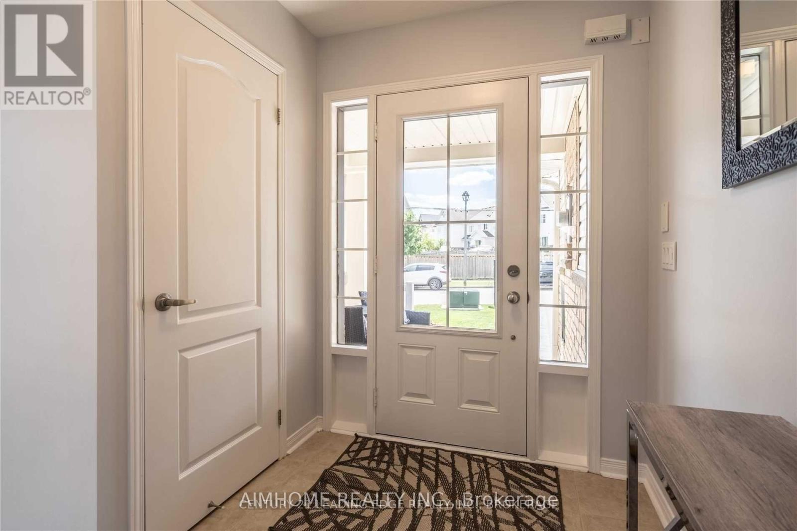 17 Southshore Street, Whitby, Ontario  L1N 0H5 - Photo 4 - E13094588
