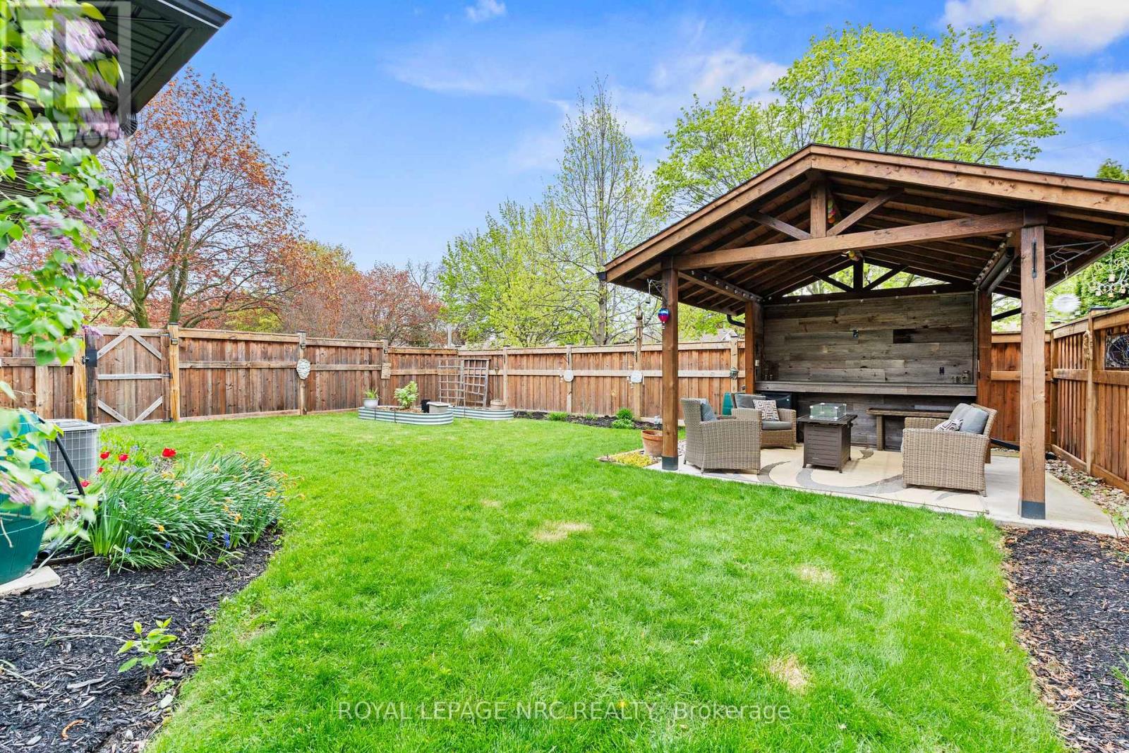 18 Island Road, St. Catharines, Ontario  L2M 4B6 - Photo 3 - X13094542