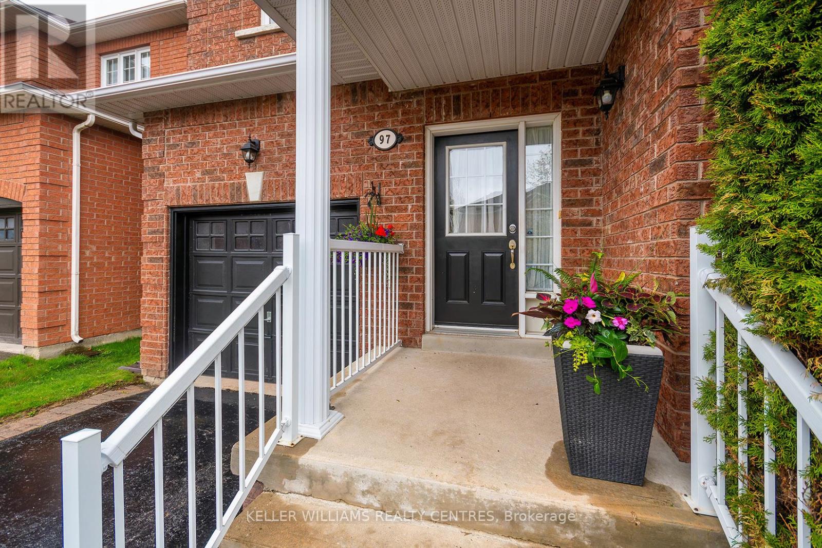 97 Woodbury Crescent, Newmarket, Ontario  L3X 2T2 - Photo 3 - N13094612