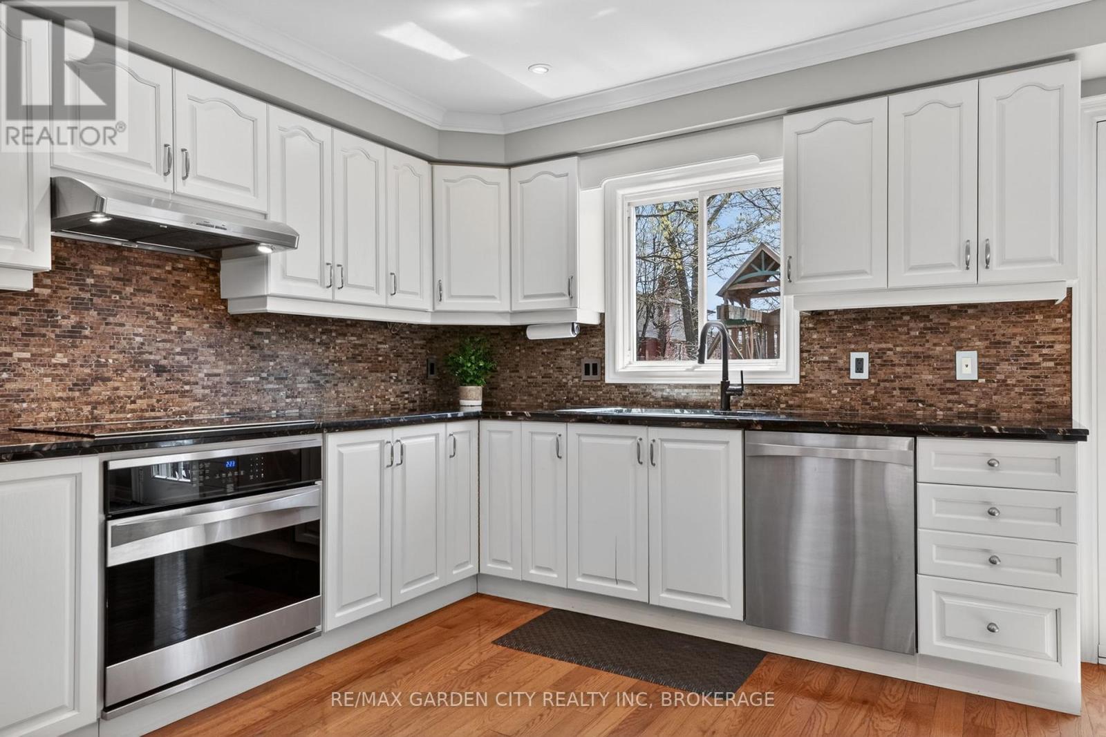734 Brigadoon Drive, Hamilton, Ontario  L9C 7S2 - Photo 12 - X13056292