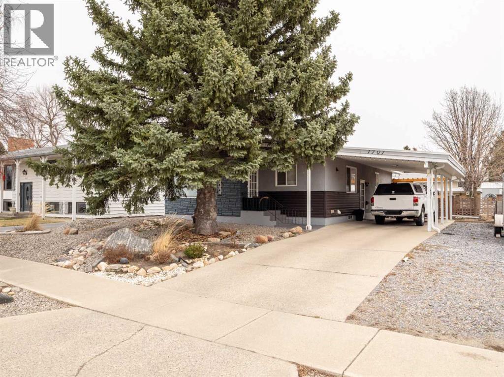 1707 Lakemount Boulevard S