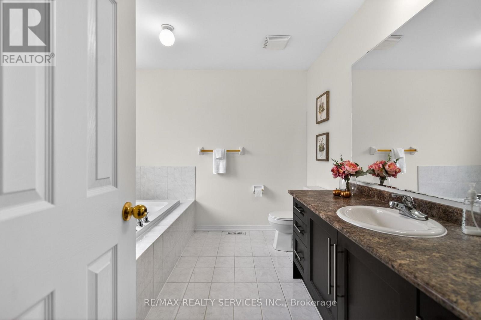 12 Nutwood Way, Brampton, Ontario  L6R 0X7 - Photo 27 - W13094476