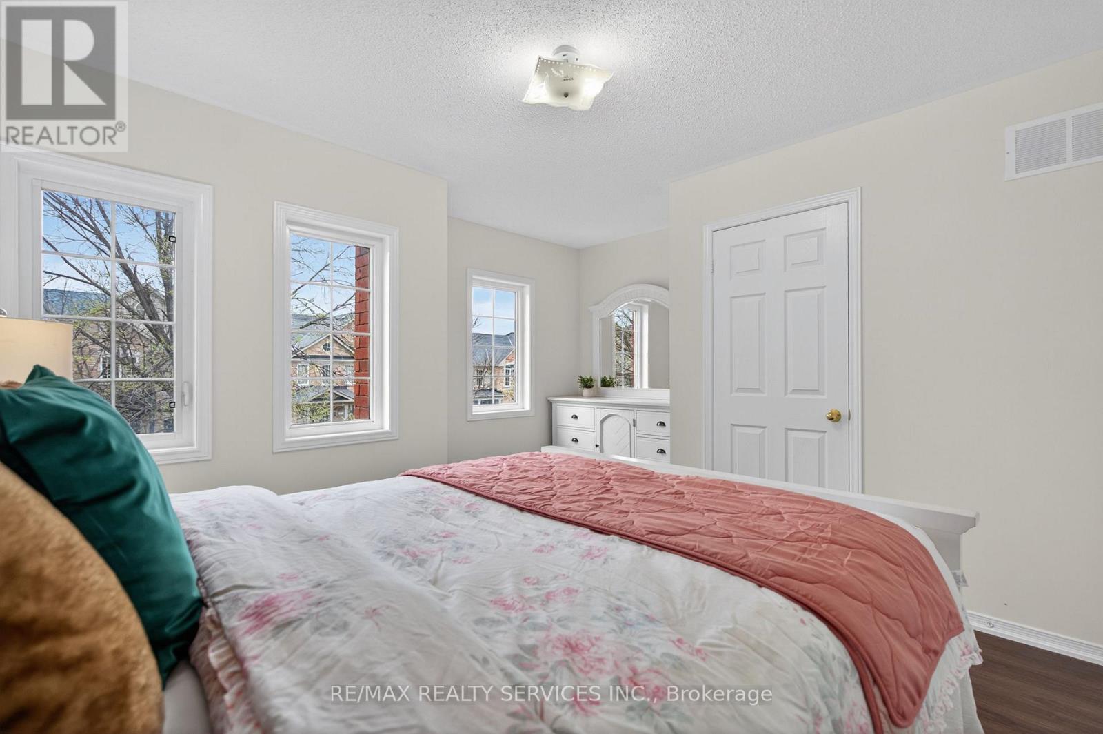 12 Nutwood Way, Brampton, Ontario  L6R 0X7 - Photo 33 - W13094476