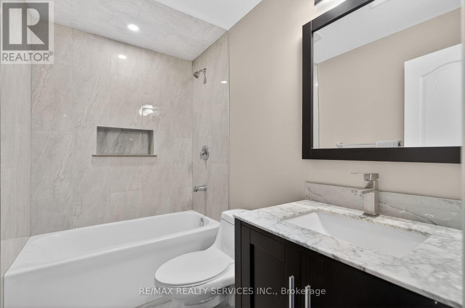 12 Nutwood Way, Brampton, Ontario  L6R 0X7 - Photo 43 - W13094476