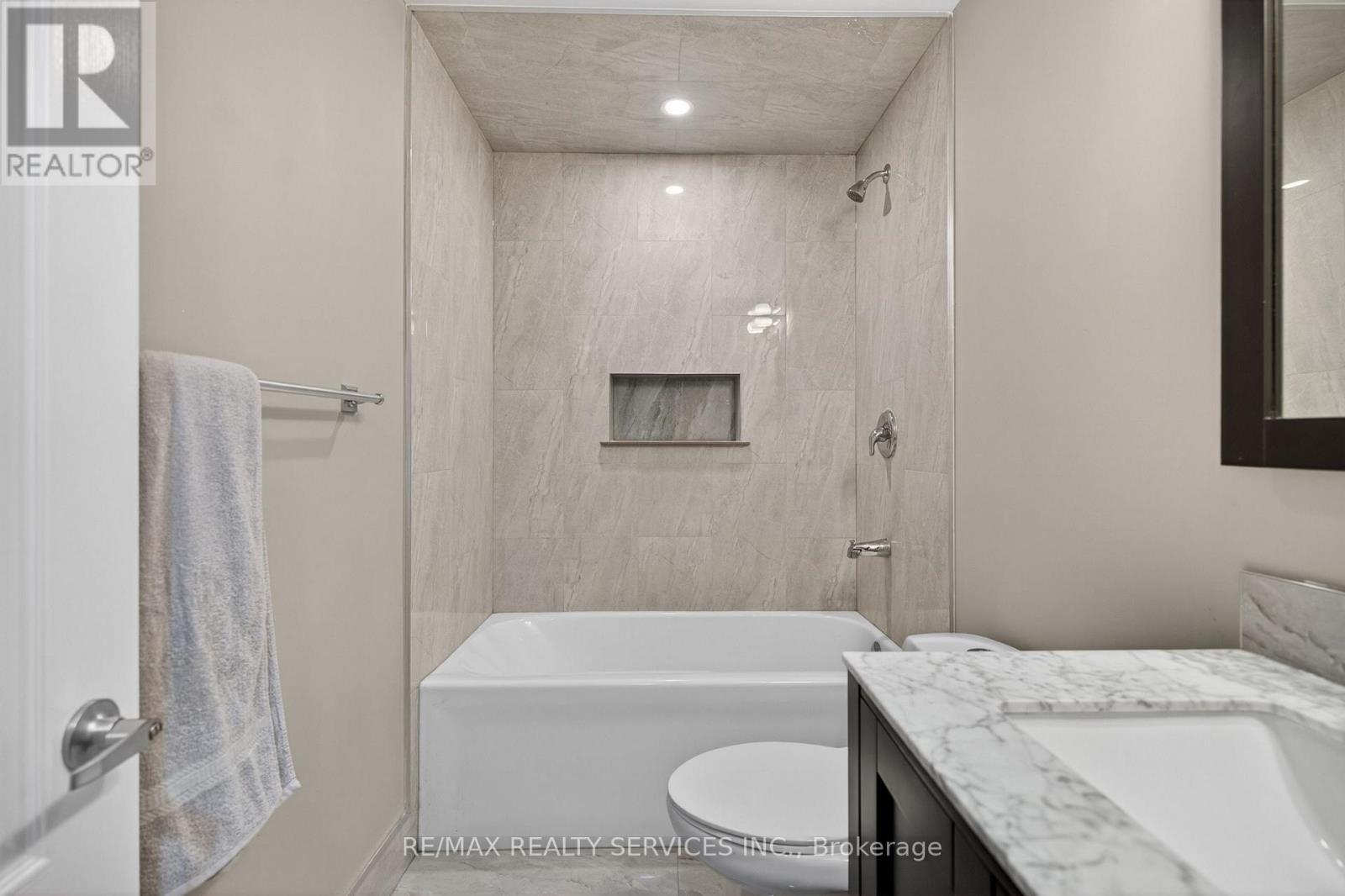 12 Nutwood Way, Brampton, Ontario  L6R 0X7 - Photo 44 - W13094476
