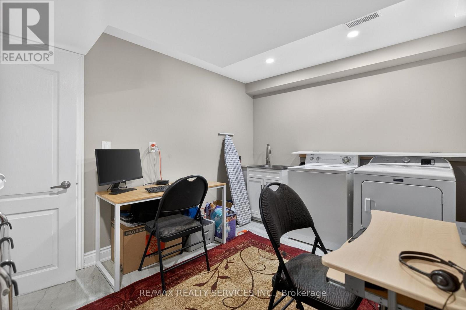 12 Nutwood Way, Brampton, Ontario  L6R 0X7 - Photo 45 - W13094476