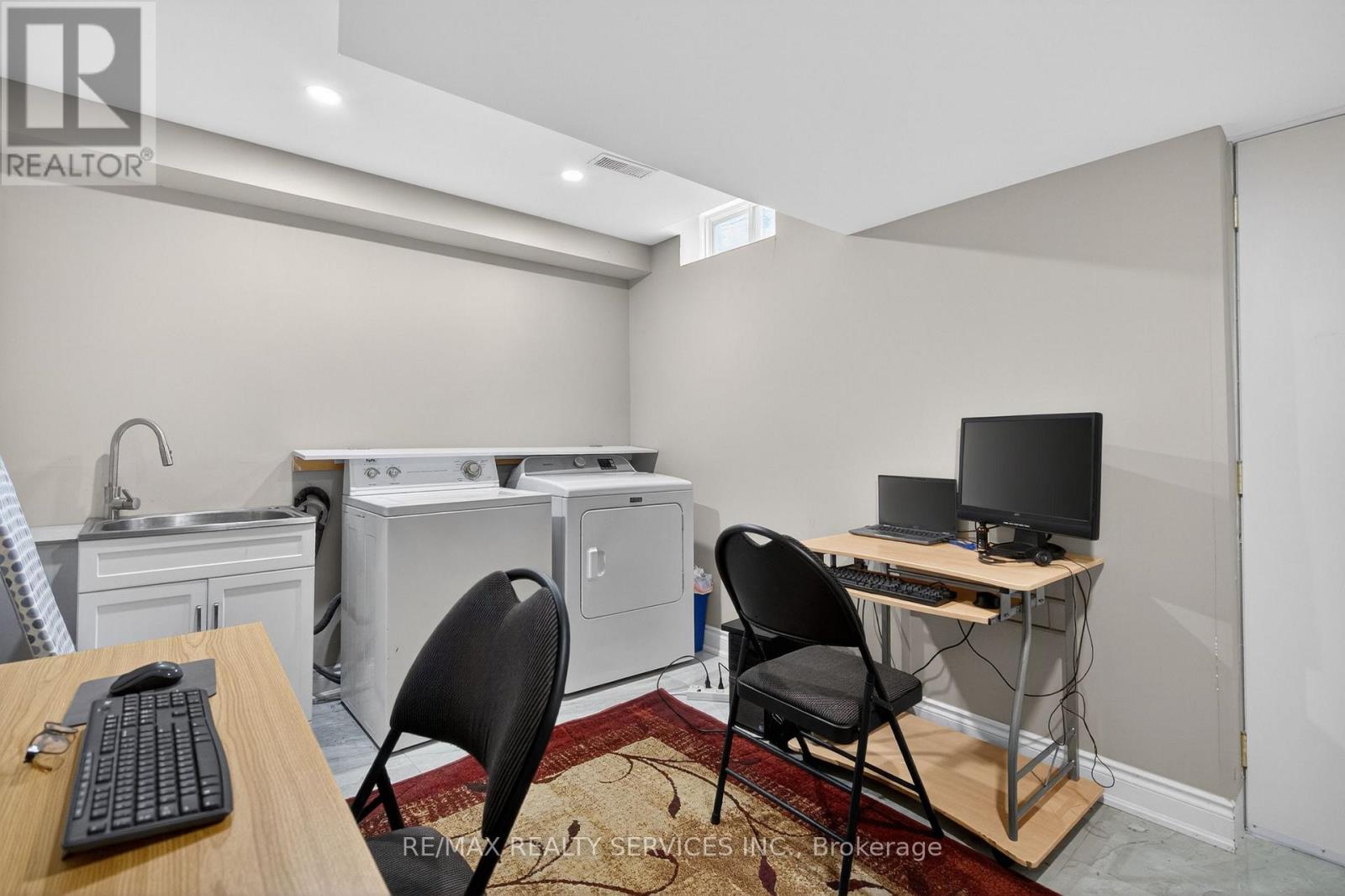 12 Nutwood Way, Brampton, Ontario  L6R 0X7 - Photo 46 - W13094476