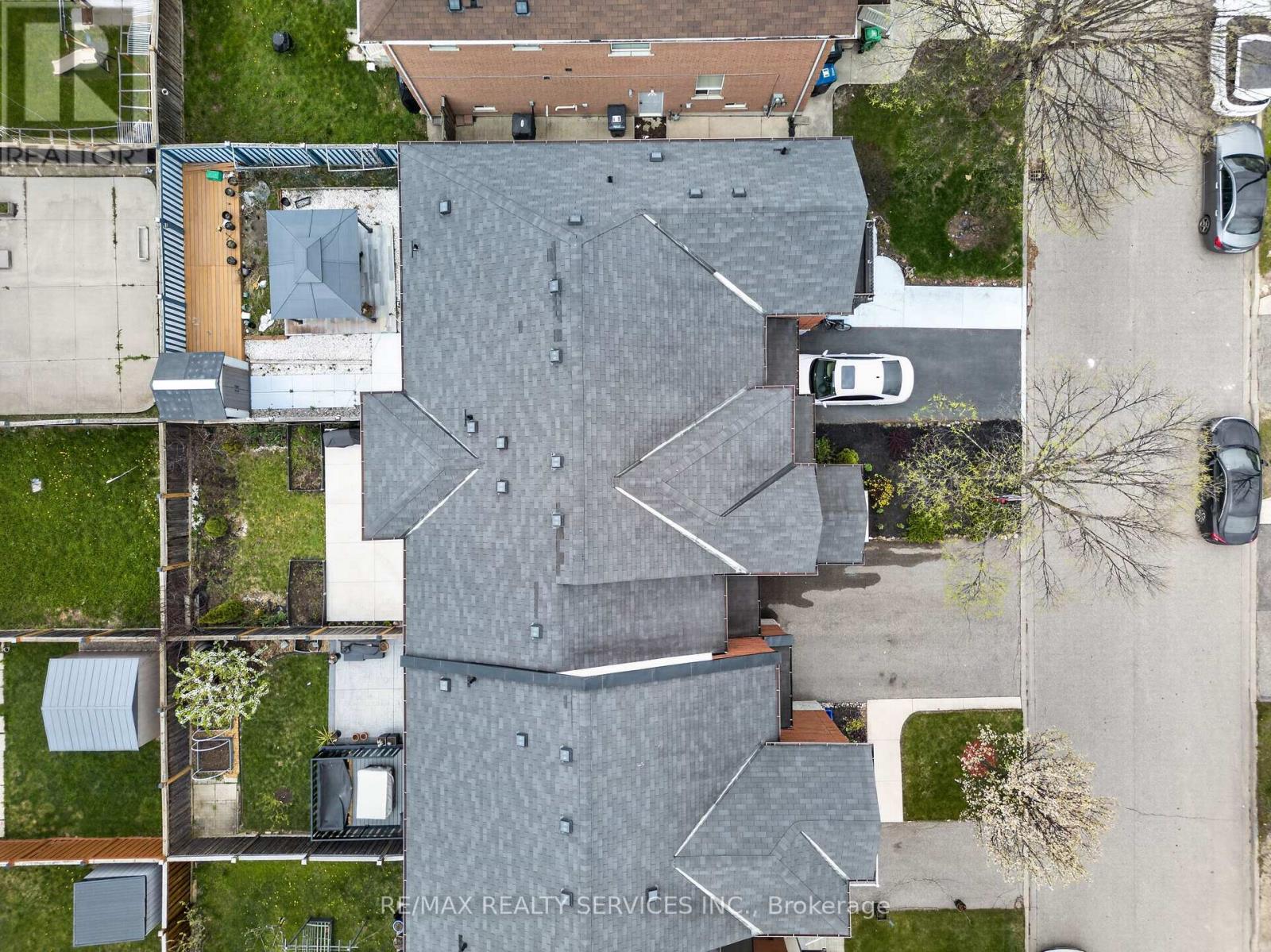 12 Nutwood Way, Brampton, Ontario  L6R 0X7 - Photo 6 - W13094476