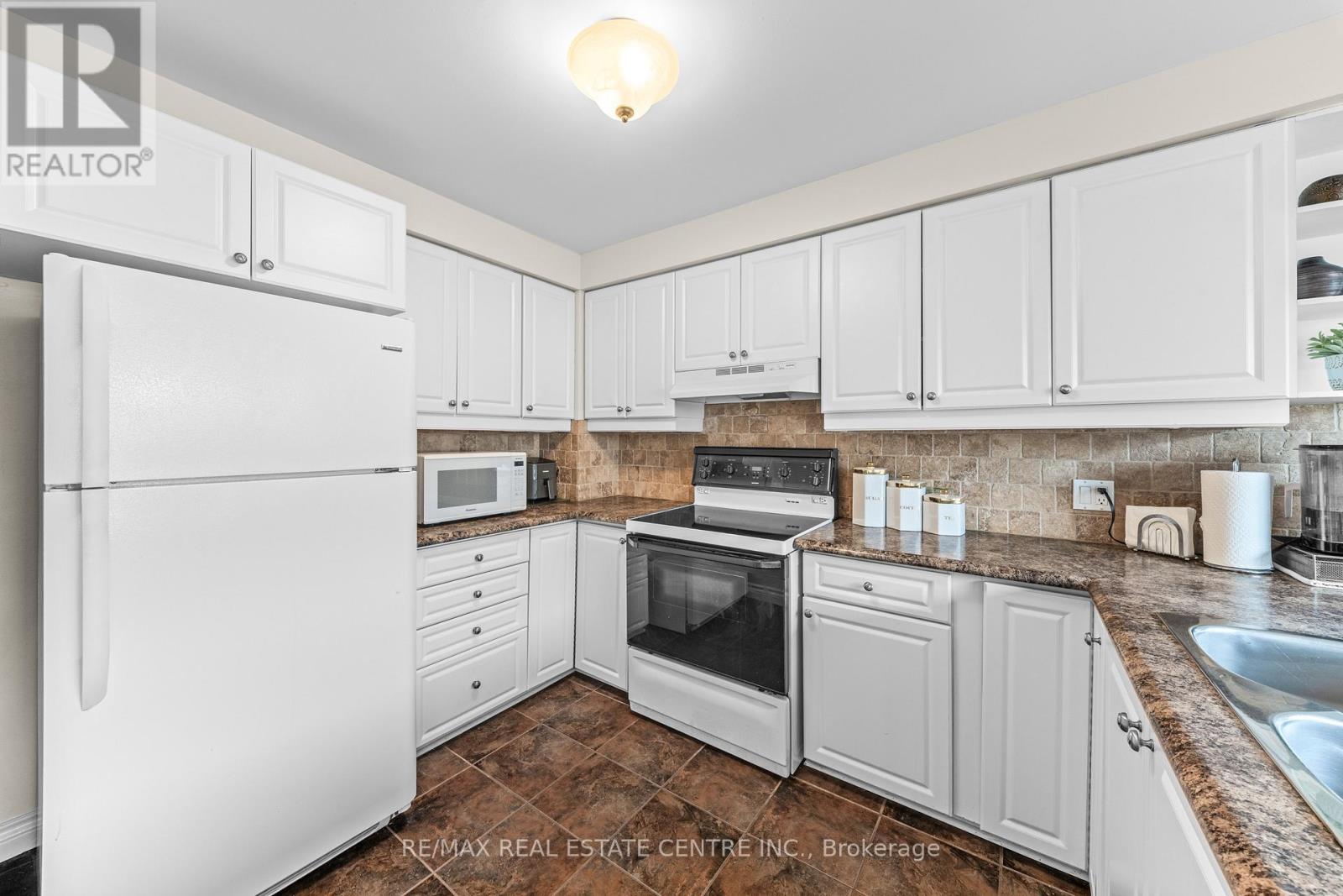 98 Mikado Crescent, Brampton, Ontario  L6S 3R7 - Photo 21 - W13094486