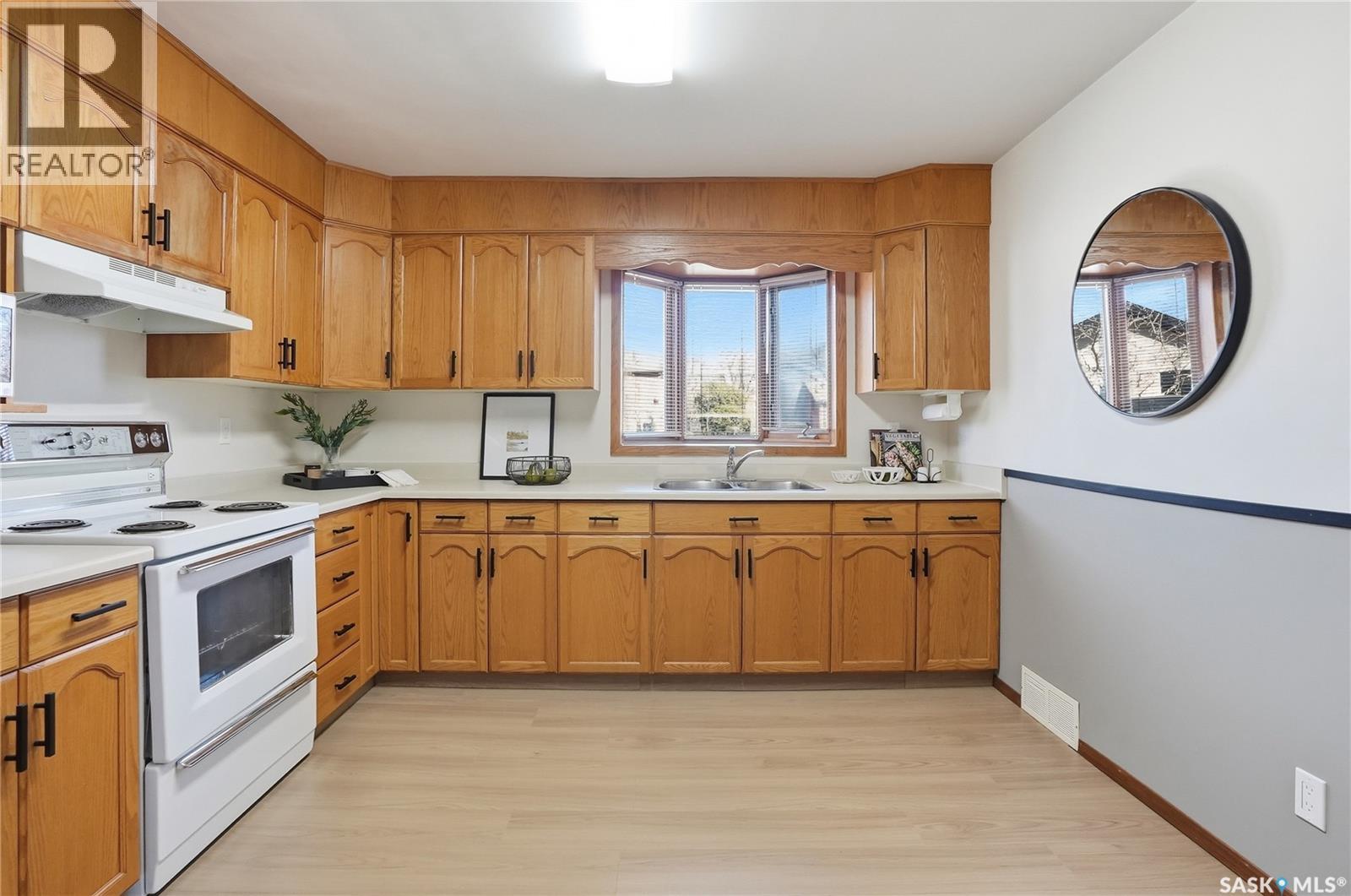 906 I Avenue S, Saskatoon, Saskatchewan  S7M 1Z4 - Photo 12 - SK035167