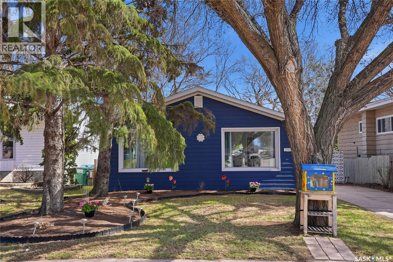 1722 Alexandra Avenue, Saskatoon, Saskatchewan  S7K 3C5 - Photo 2 - SK035146