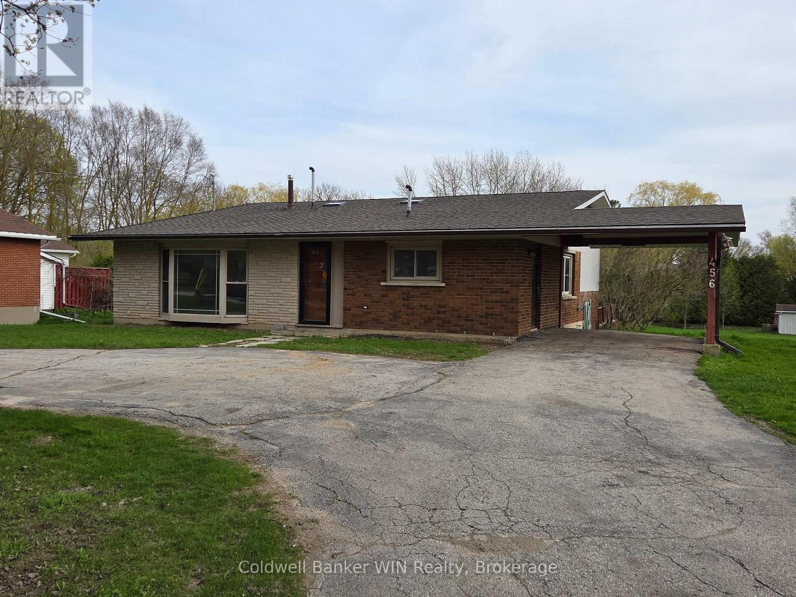 456 Queen Street W, Wellington North, Ontario  N0G 2L3 - Photo 2 - X13093010