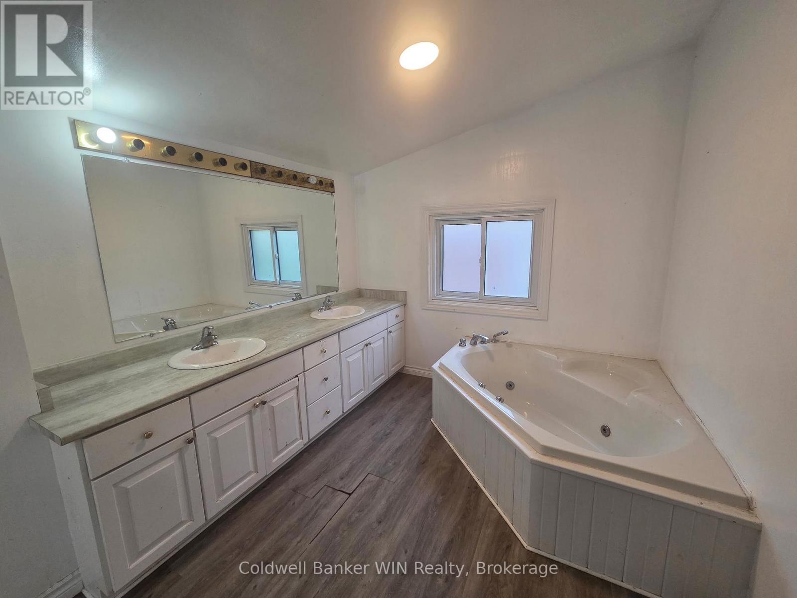 456 Queen Street W, Wellington North, Ontario  N0G 2L3 - Photo 12 - X13093010
