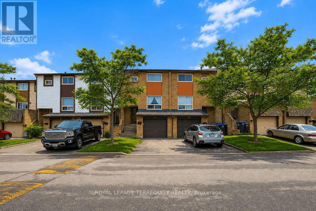 43 - 1221 Dundix Road, Mississauga, Ontario  L4Y 3Y9 - Photo 2 - W13015778