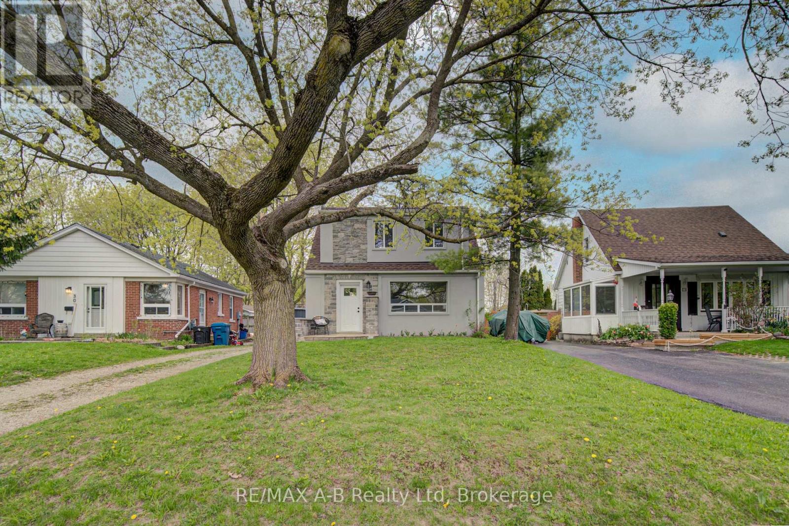 34 Somerset Street, Stratford, Ontario  N5A 6K1 - Photo 4 - X13094790