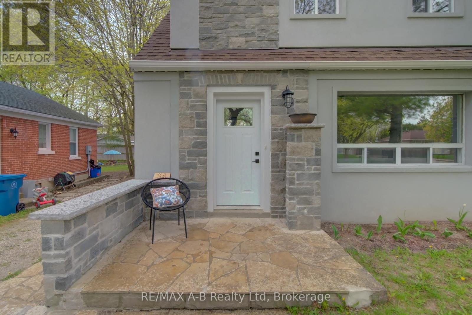 34 Somerset Street, Stratford, Ontario  N5A 6K1 - Photo 6 - X13094790