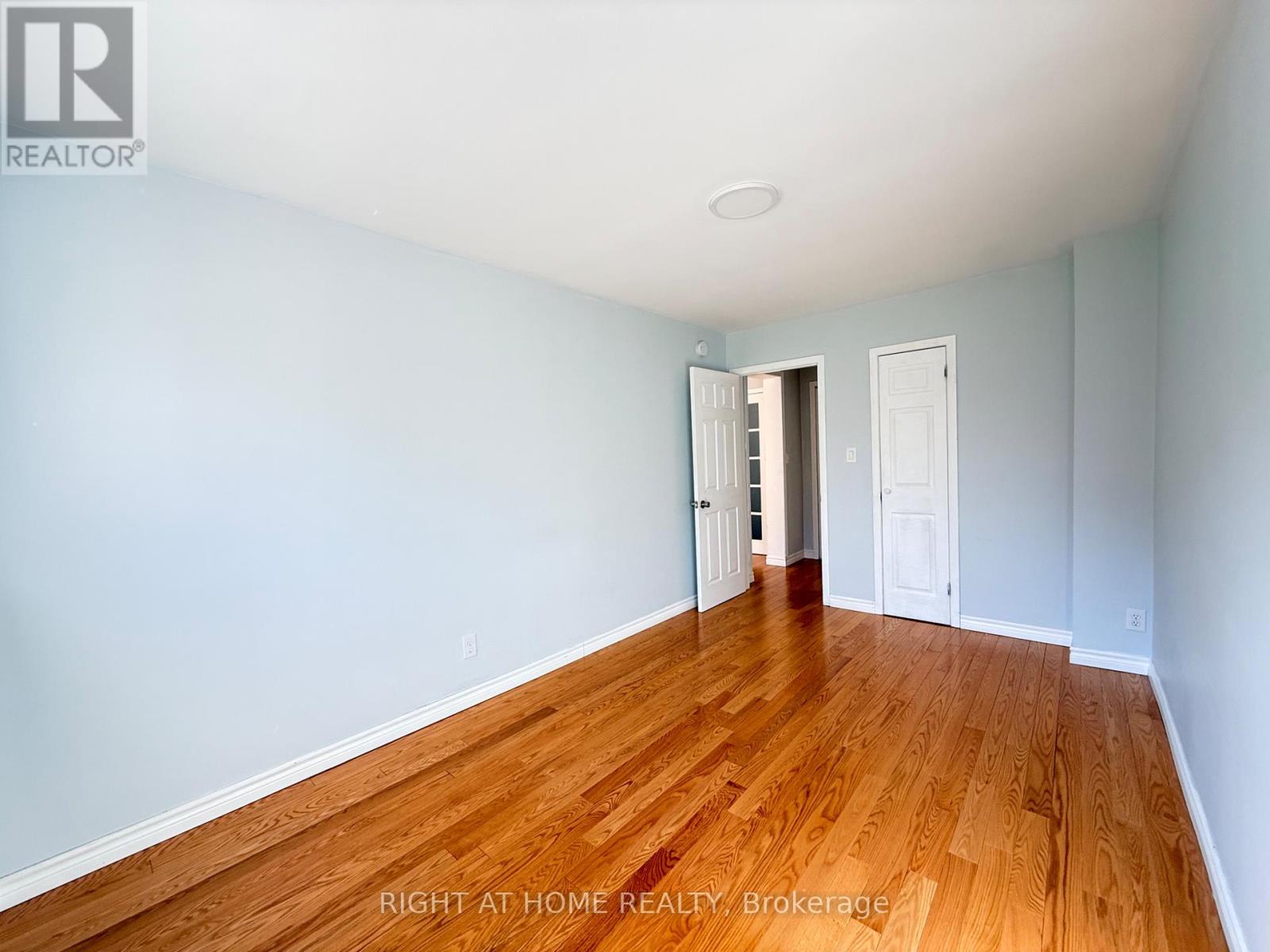 3631 Molly Avenue, Mississauga, Ontario  L5A 3G5 - Photo 7 - W12993936