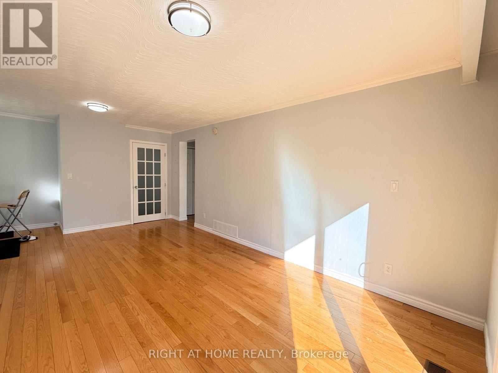 3631 Molly Avenue, Mississauga, Ontario  L5A 3G5 - Photo 4 - W12993936