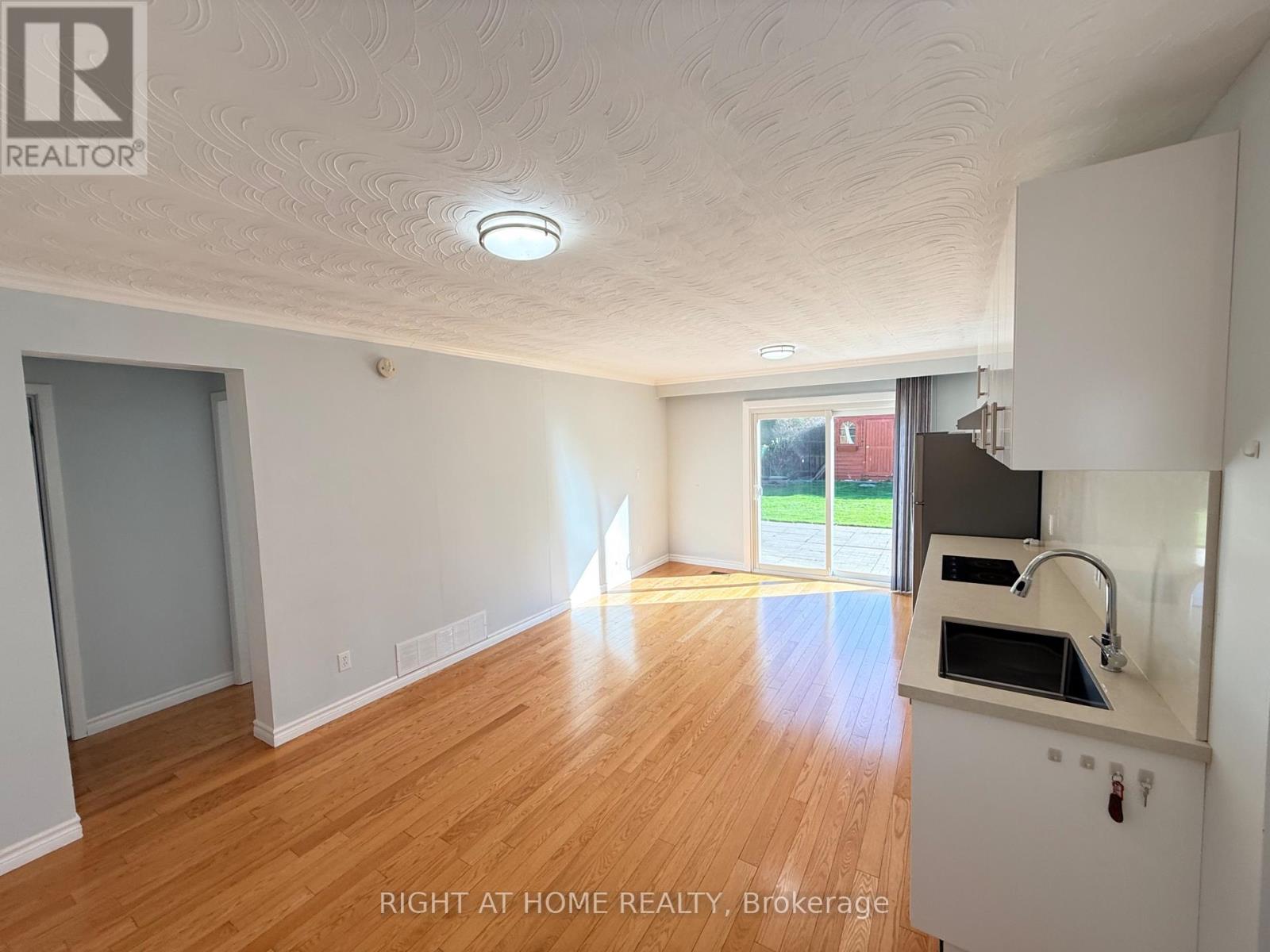 3631 Molly Avenue, Mississauga, Ontario  L5A 3G5 - Photo 5 - W12993936
