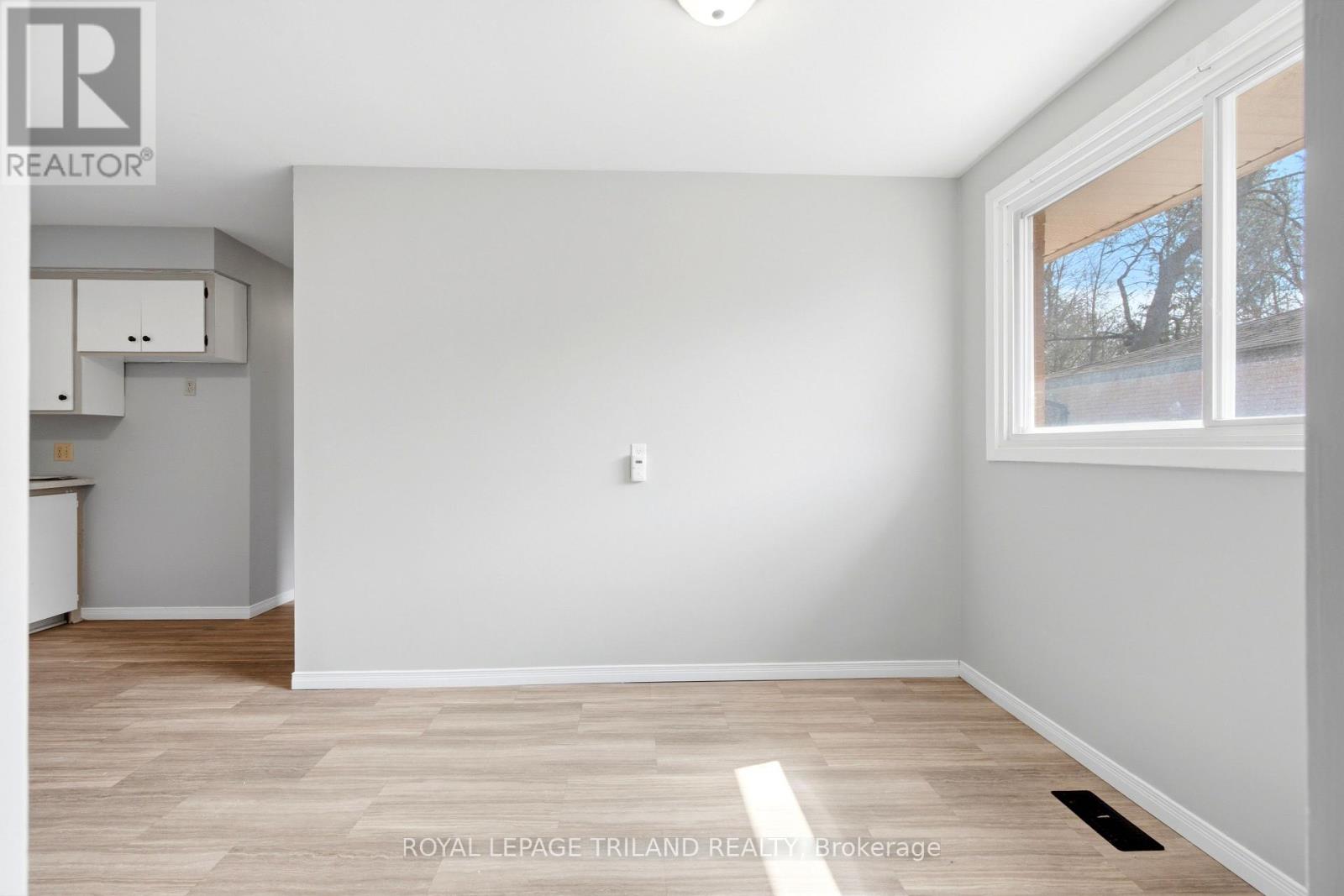 A - 195b Cedarvale Crescent, Waterloo, Ontario  N2L 4T3 - Photo 5 - X13094846