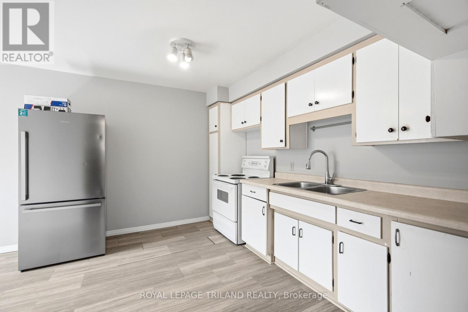 A - 195b Cedarvale Crescent, Waterloo, Ontario  N2L 4T3 - Photo 7 - X13094846