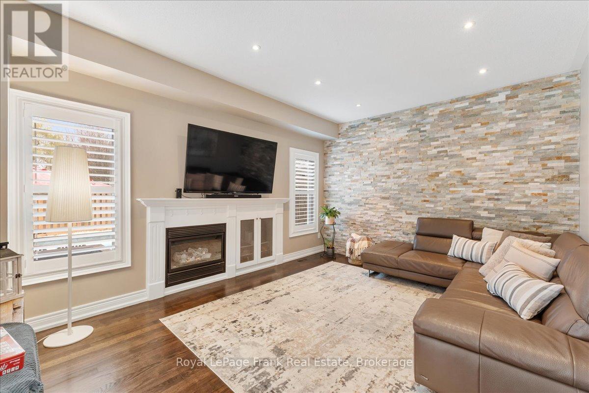 67 Scadding Avenue, Whitby, Ontario  L1N 9X3 - Photo 11 - E13094670