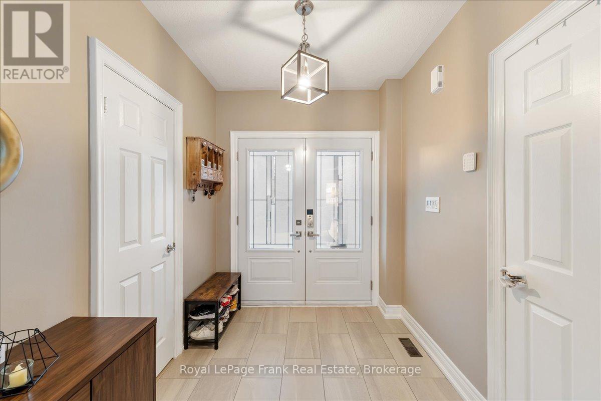67 Scadding Avenue, Whitby, Ontario  L1N 9X3 - Photo 5 - E13094670