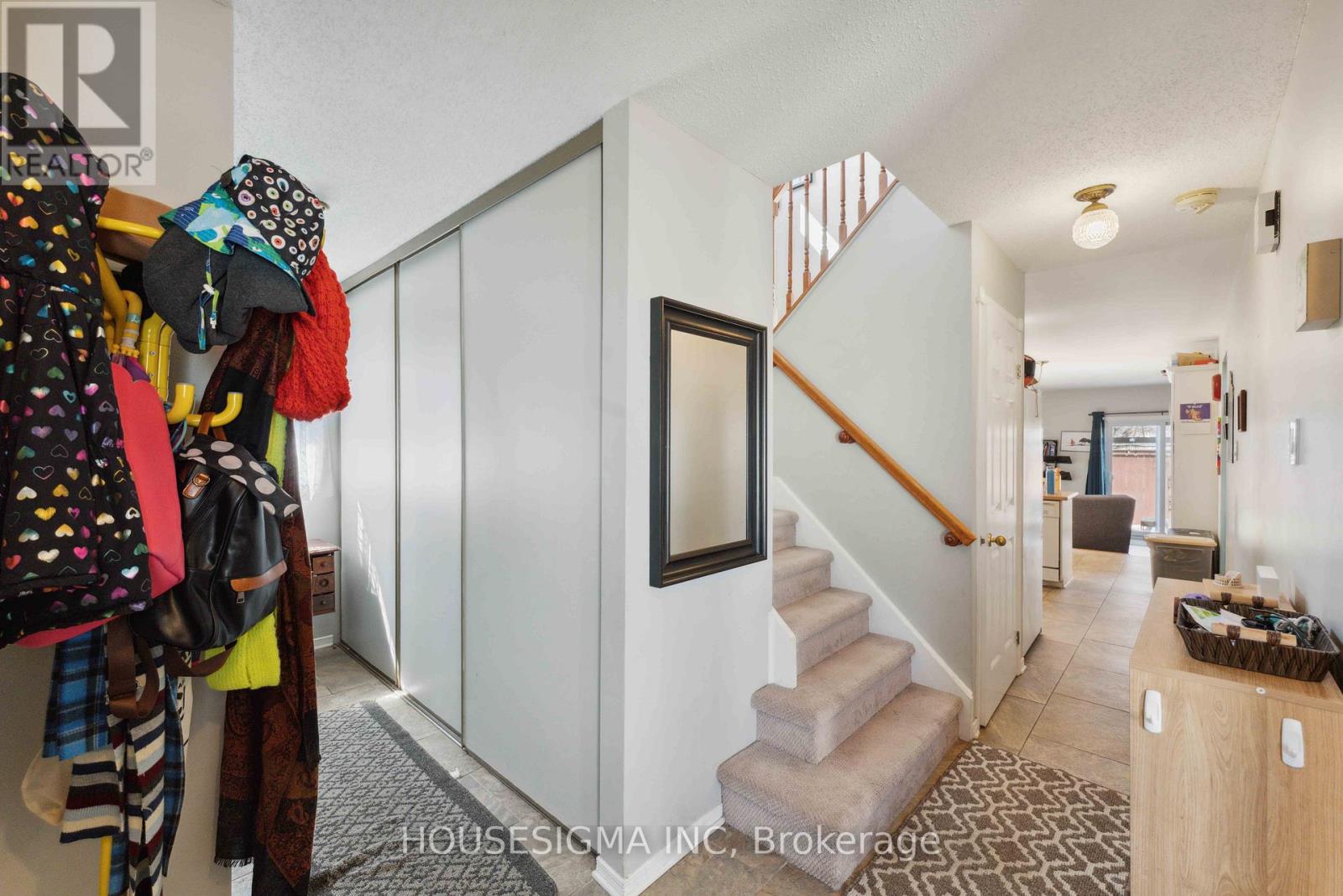 1278 Gregory Court, Ottawa, Ontario  K1J 9B2 - Photo 4 - X13094692