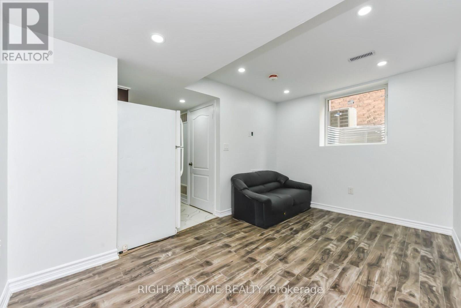 Basement - 59 Vezna Crescent, Brampton, Ontario  L6X 5K4 - Photo 9 - W13094854