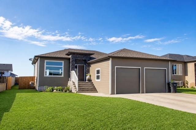 27 Norwood Bay, Mitchell, Manitoba  R5G 0Y7 - Photo 0 - 202609267