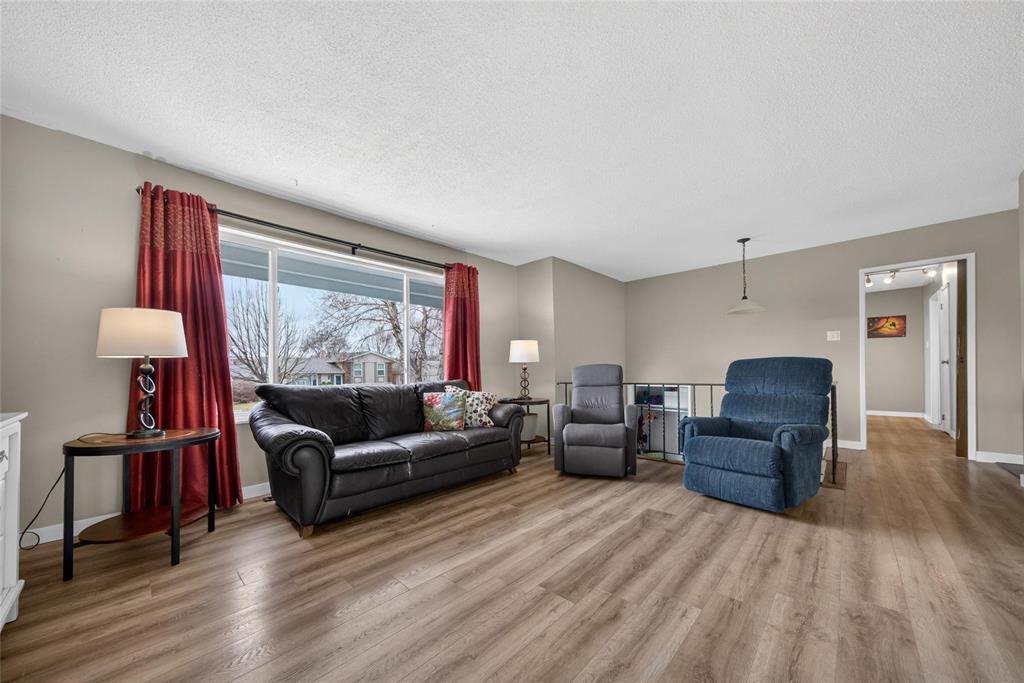 47 Manorview Close, Winnipeg, Manitoba  R2P 0B4 - Photo 3 - 202609696