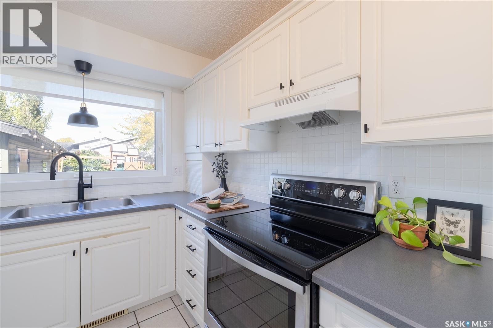 3927 Parkdale Road, Saskatoon, Saskatchewan  S7H 5B3 - Photo 11 - SK035064