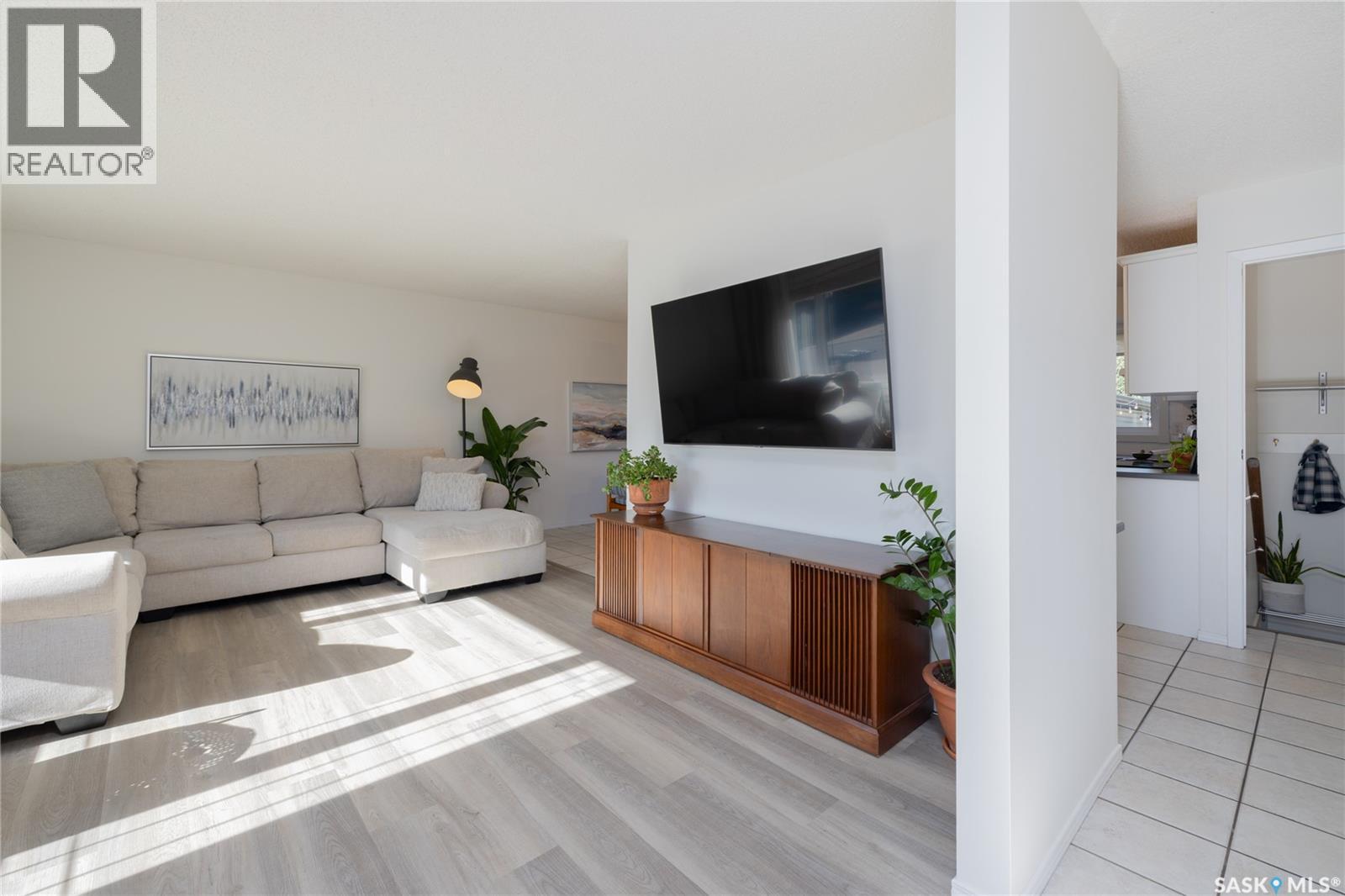 3927 Parkdale Road, Saskatoon, Saskatchewan  S7H 5B3 - Photo 3 - SK035064