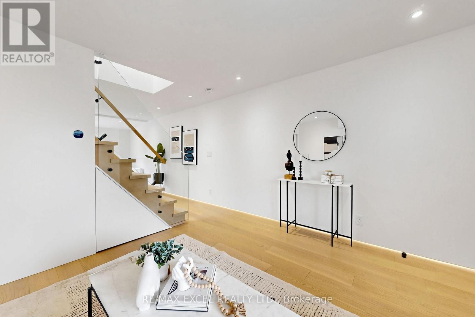 227 Donlands Avenue, Toronto, Ontario  M4J 3P9 - Photo 11 - E13092230