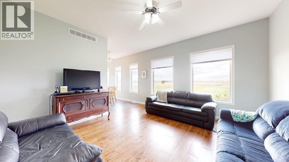 12107a Range Road 60, Rural Cypress County, Alberta  T1A 7H0 - Photo 6 - A2304115
