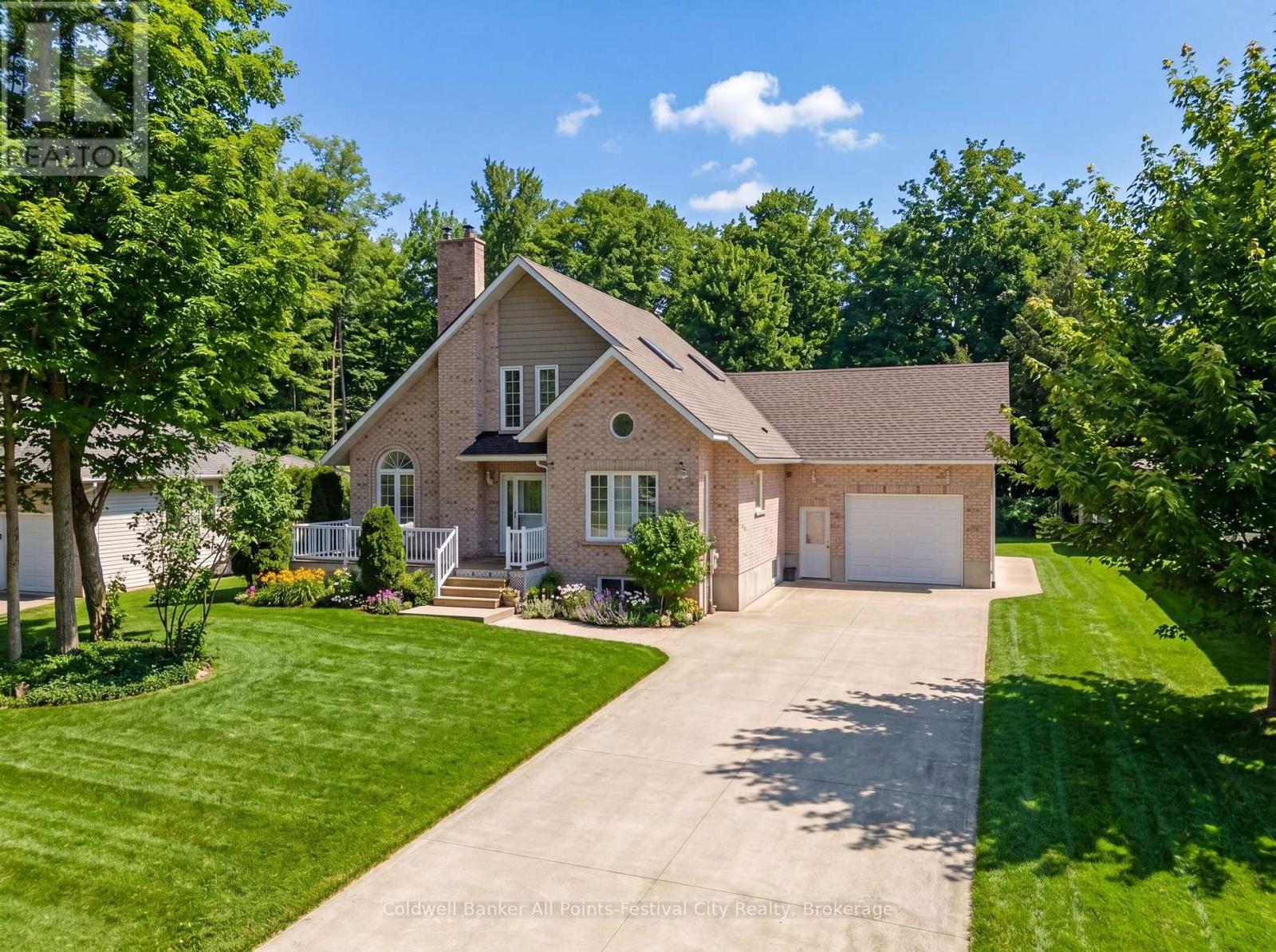 207 BIRCH CRESCENT, Huron-Kinloss, Ontario