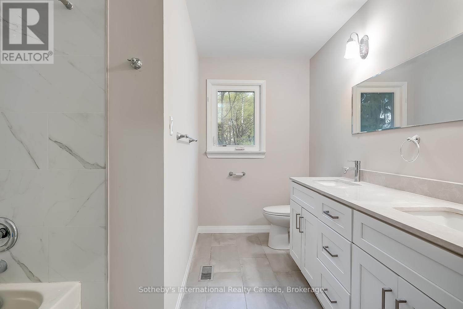 272 Pinehurst Drive, Oakville, Ontario  L6J 4X3 - Photo 13 - W13095172