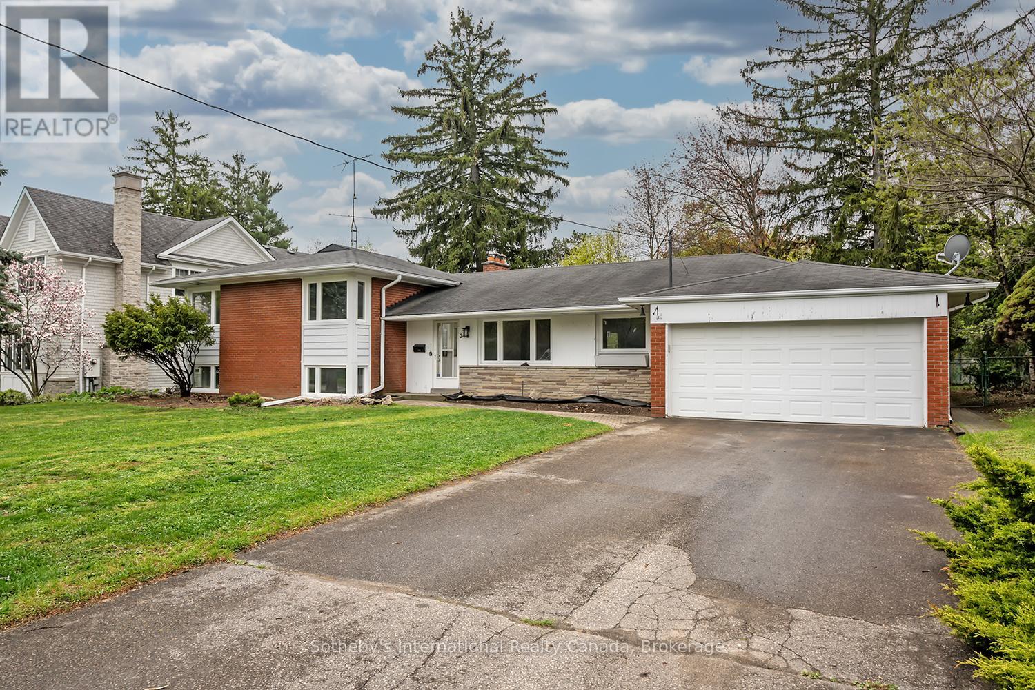 272 Pinehurst Drive, Oakville, Ontario  L6J 4X3 - Photo 2 - W13095172