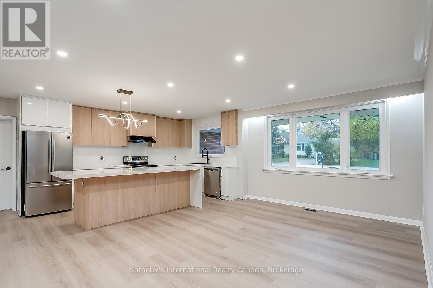 272 Pinehurst Drive, Oakville, Ontario  L6J 4X3 - Photo 6 - W13095172