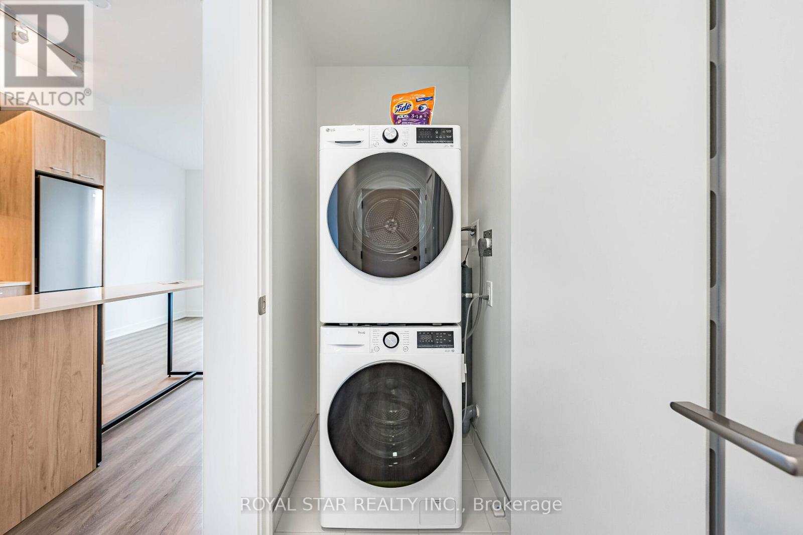 815 - 30 Dreamers Way, Toronto, Ontario  M5A 0Y7 - Photo 21 - C12939148