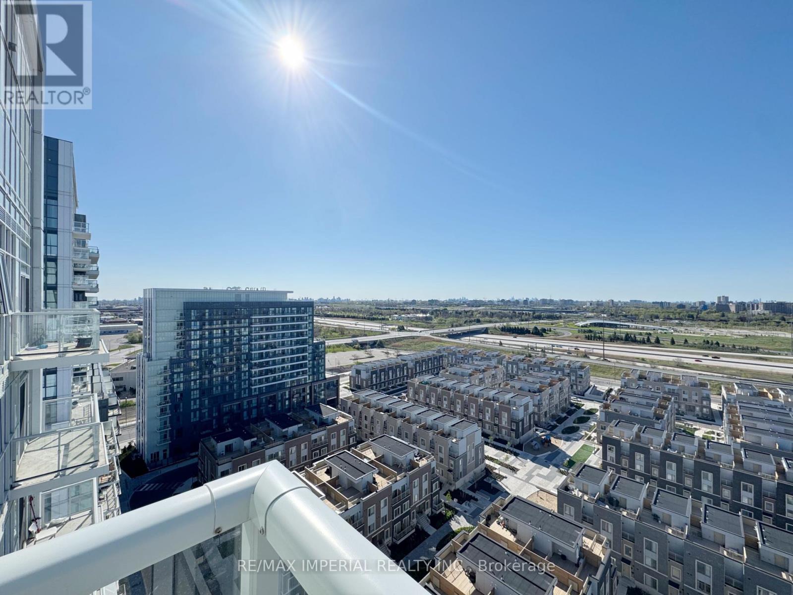 1805 - 10 HONEYCRISP CRESCENT, Vaughan, Ontario