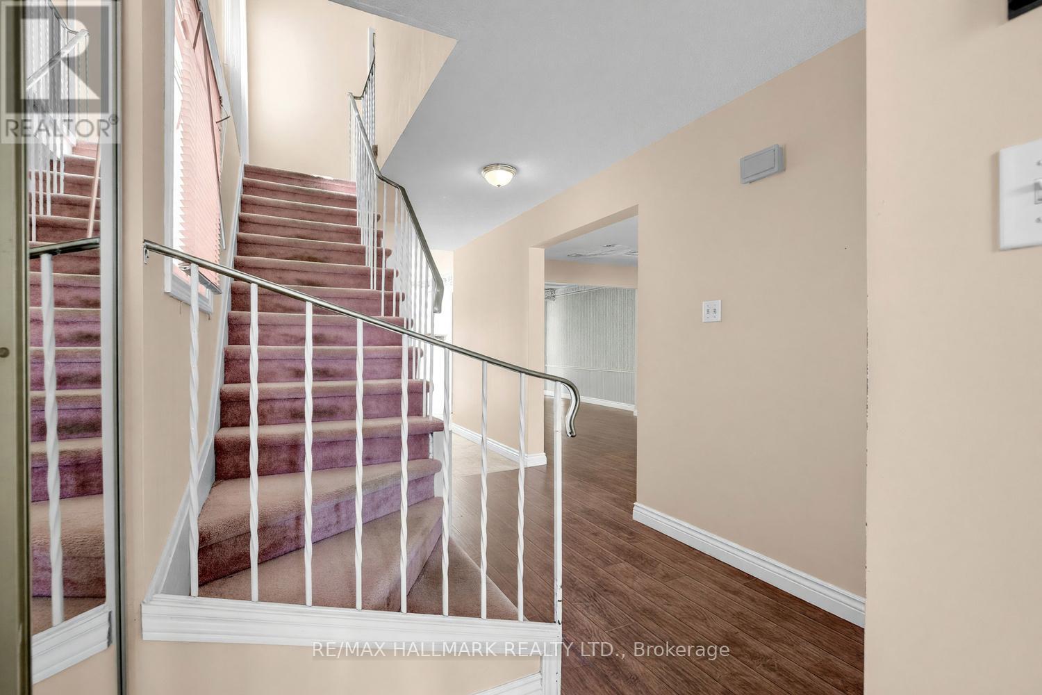 16 Shelbourne Court, Brampton, Ontario  L6Z 1C2 - Photo 5 - W13085752
