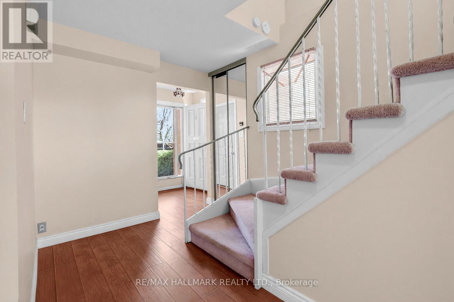 16 Shelbourne Court, Brampton, Ontario  L6Z 1C2 - Photo 4 - W13085752