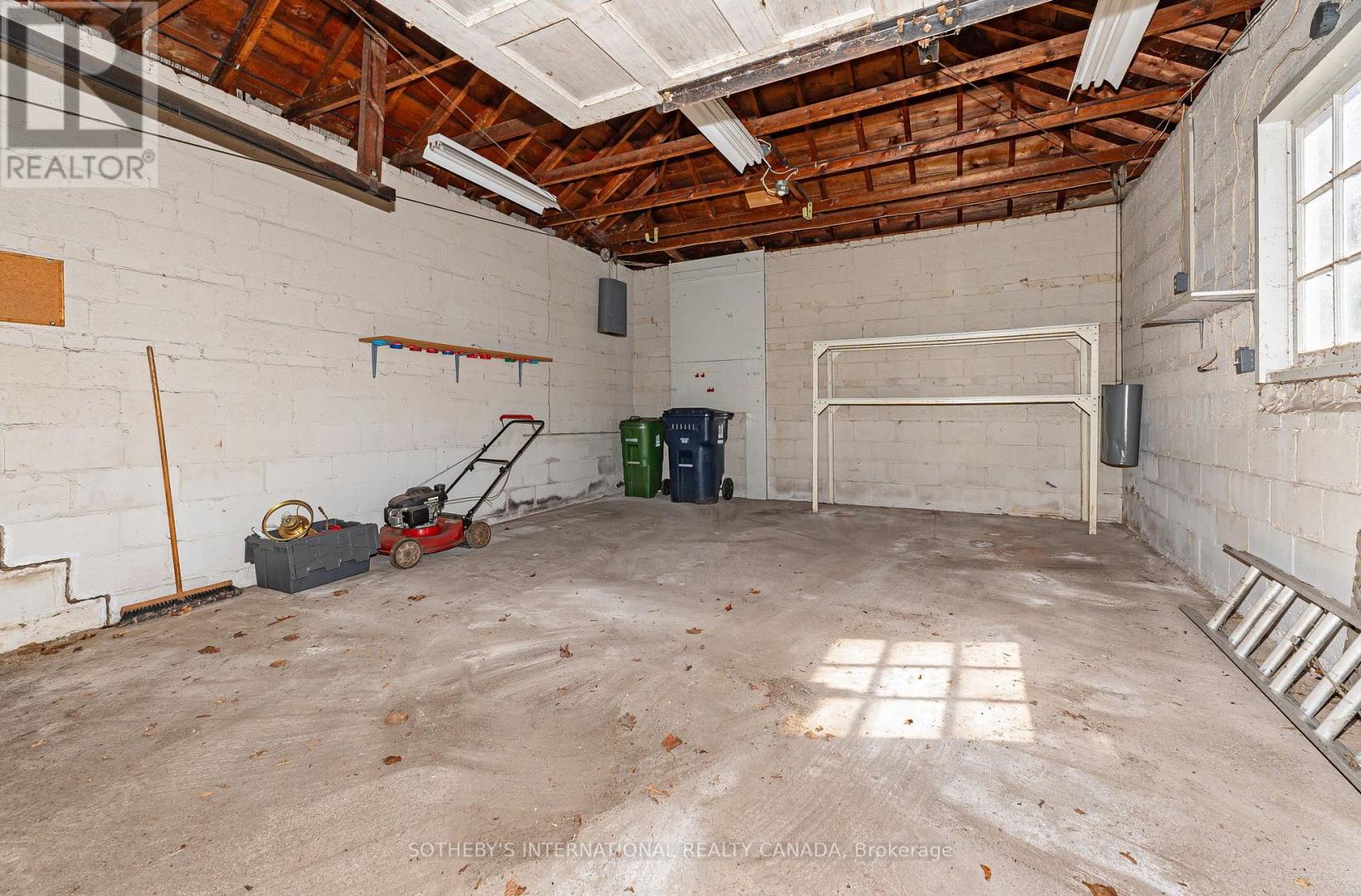 47 Grenview Boulevard S, Toronto, Ontario  M8Y 3R9 - Photo 24 - W13093226