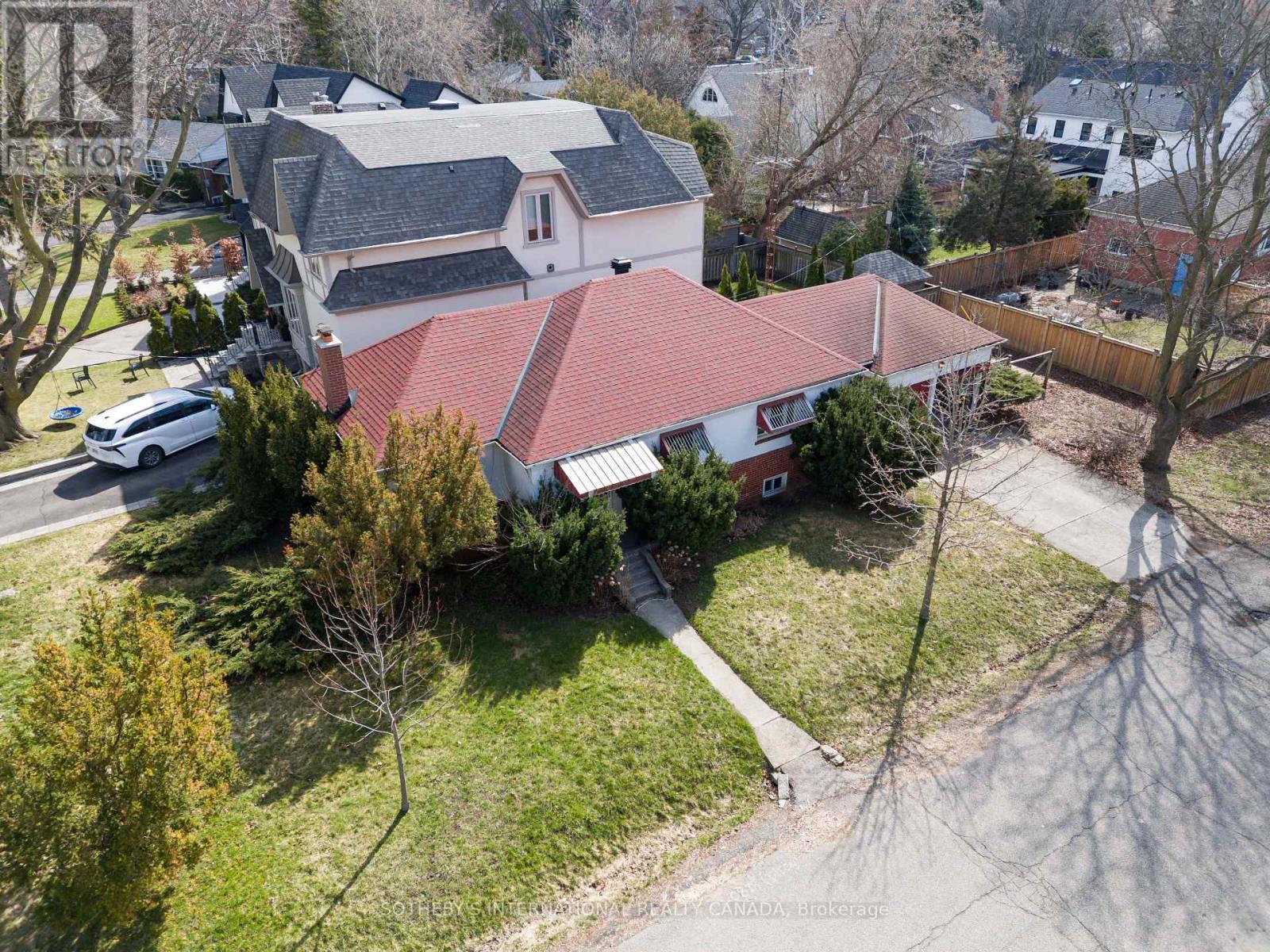 47 Grenview Boulevard S, Toronto, Ontario  M8Y 3R9 - Photo 4 - W13093226