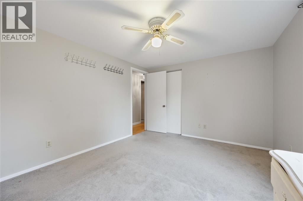1060 Camelot Crescent, Sarnia, Ontario  N7S 3L3 - Photo 17 - 26010107