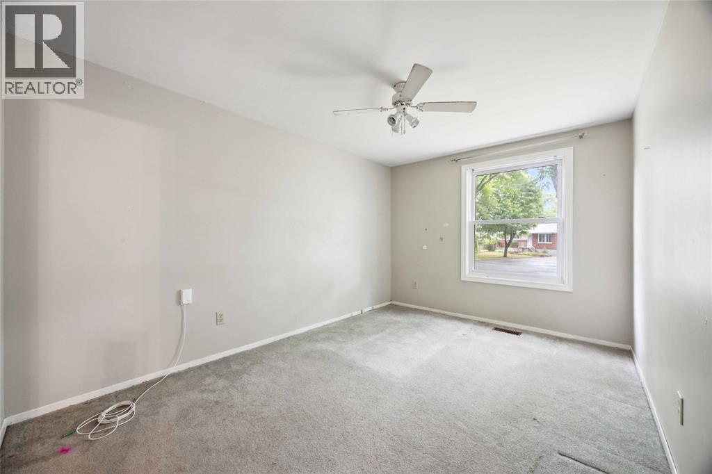 1060 Camelot Crescent, Sarnia, Ontario  N7S 3L3 - Photo 18 - 26010107